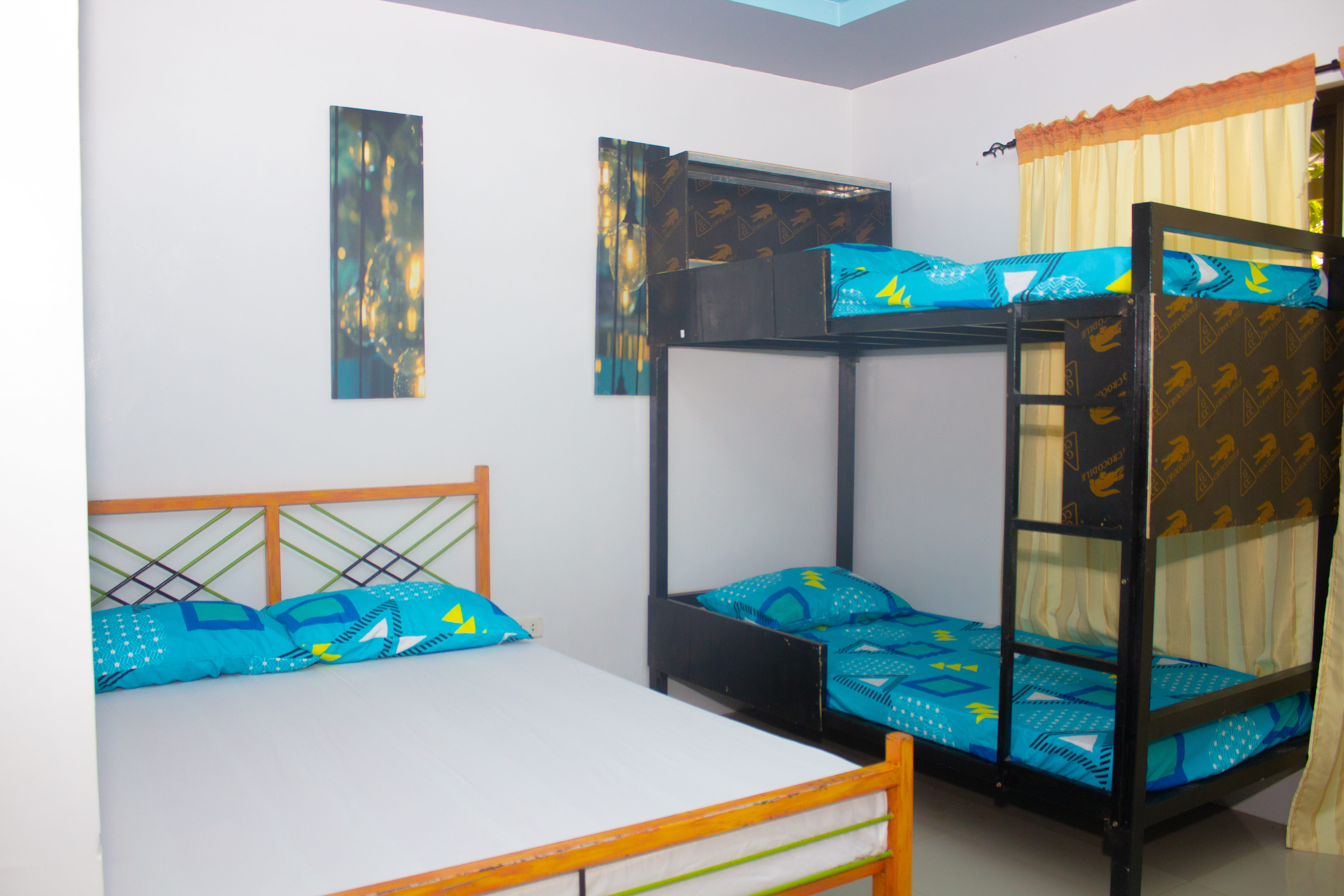 Elegant room in Emerald Resort with one queen size bed and 1 double-deck bed